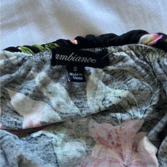 Off the shoulder Floral top - Picture 3 of 4